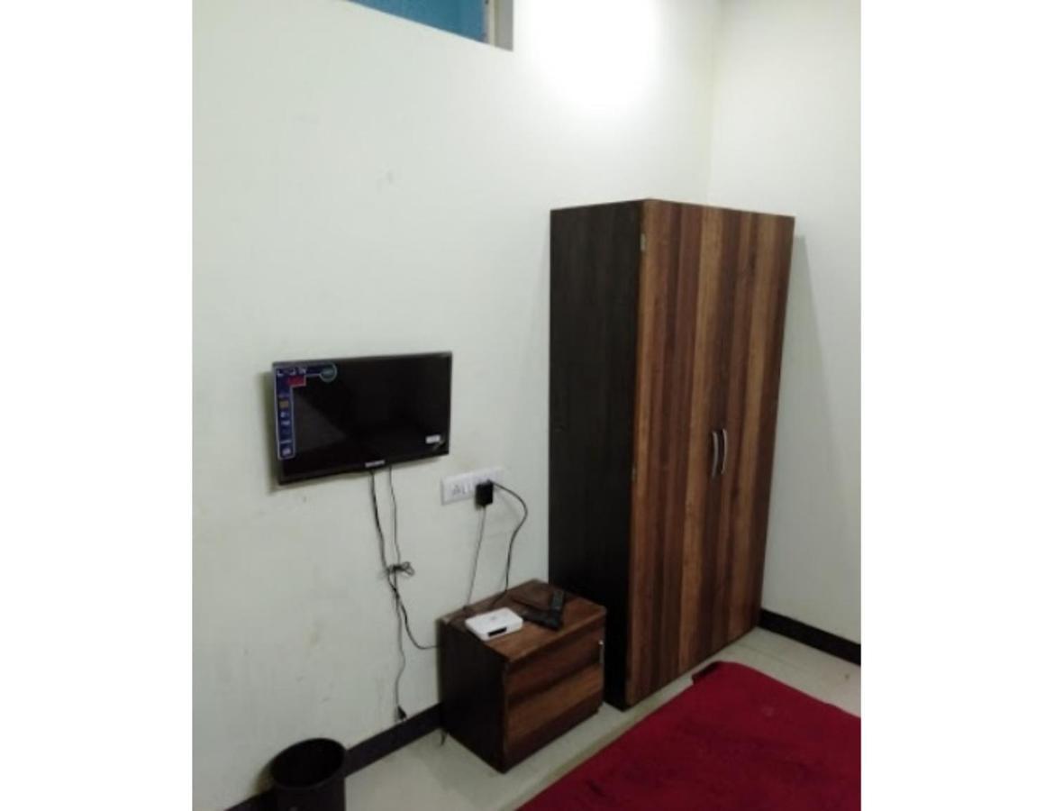 Hotel Adarsh, Ujjain Zewnętrze zdjęcie