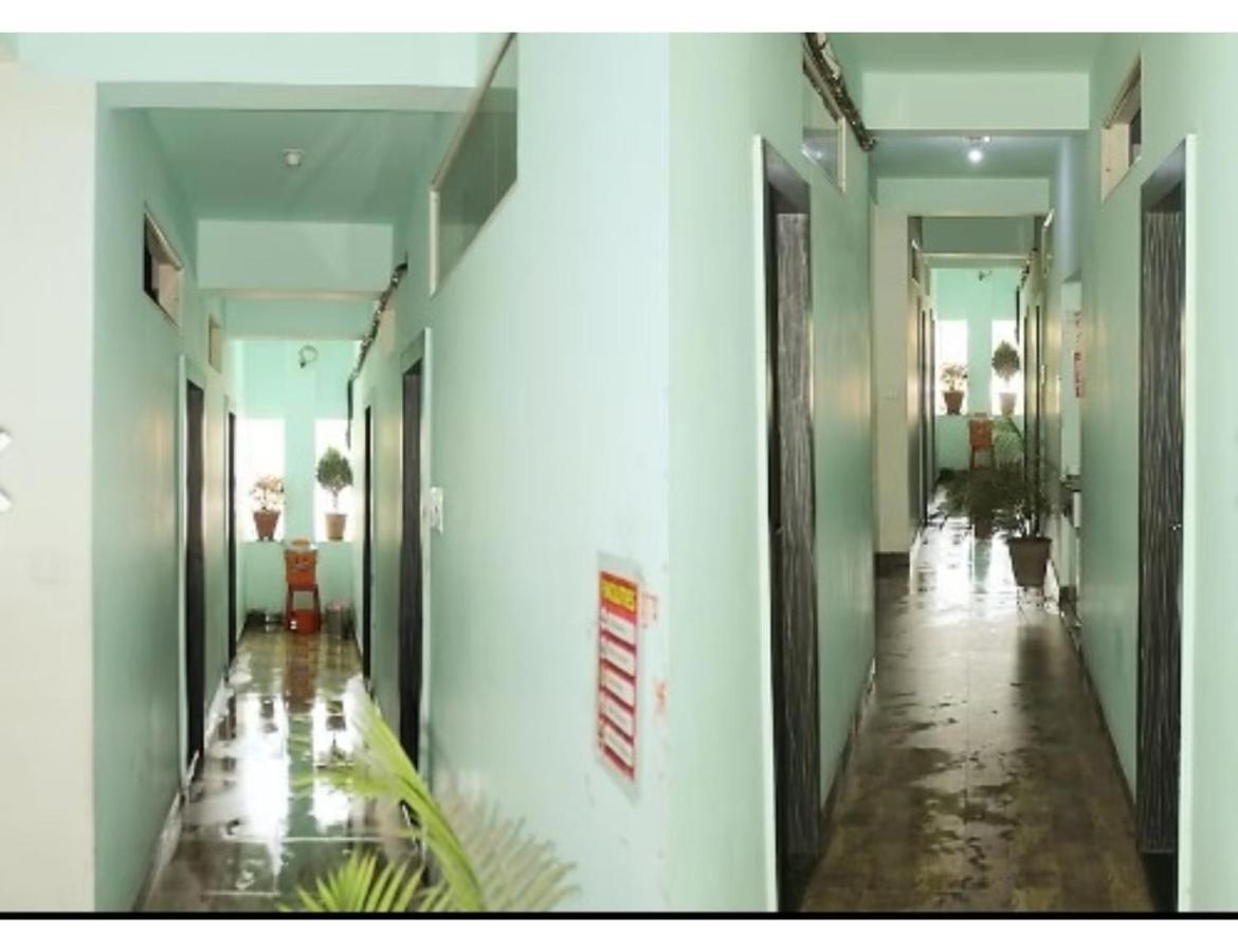 Hotel Adarsh, Ujjain Zewnętrze zdjęcie