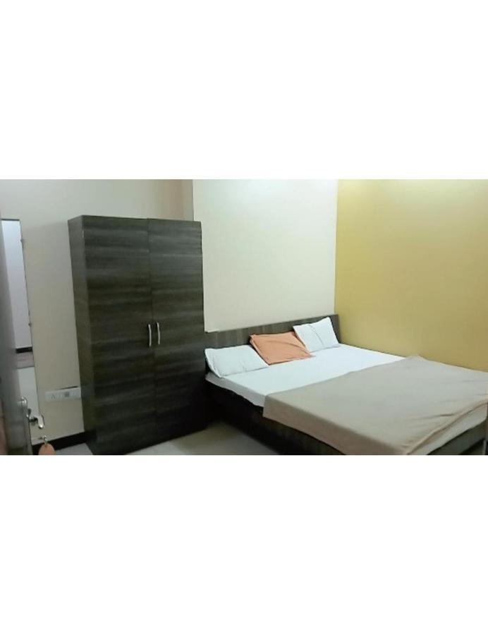 Hotel Adarsh, Ujjain Zewnętrze zdjęcie
