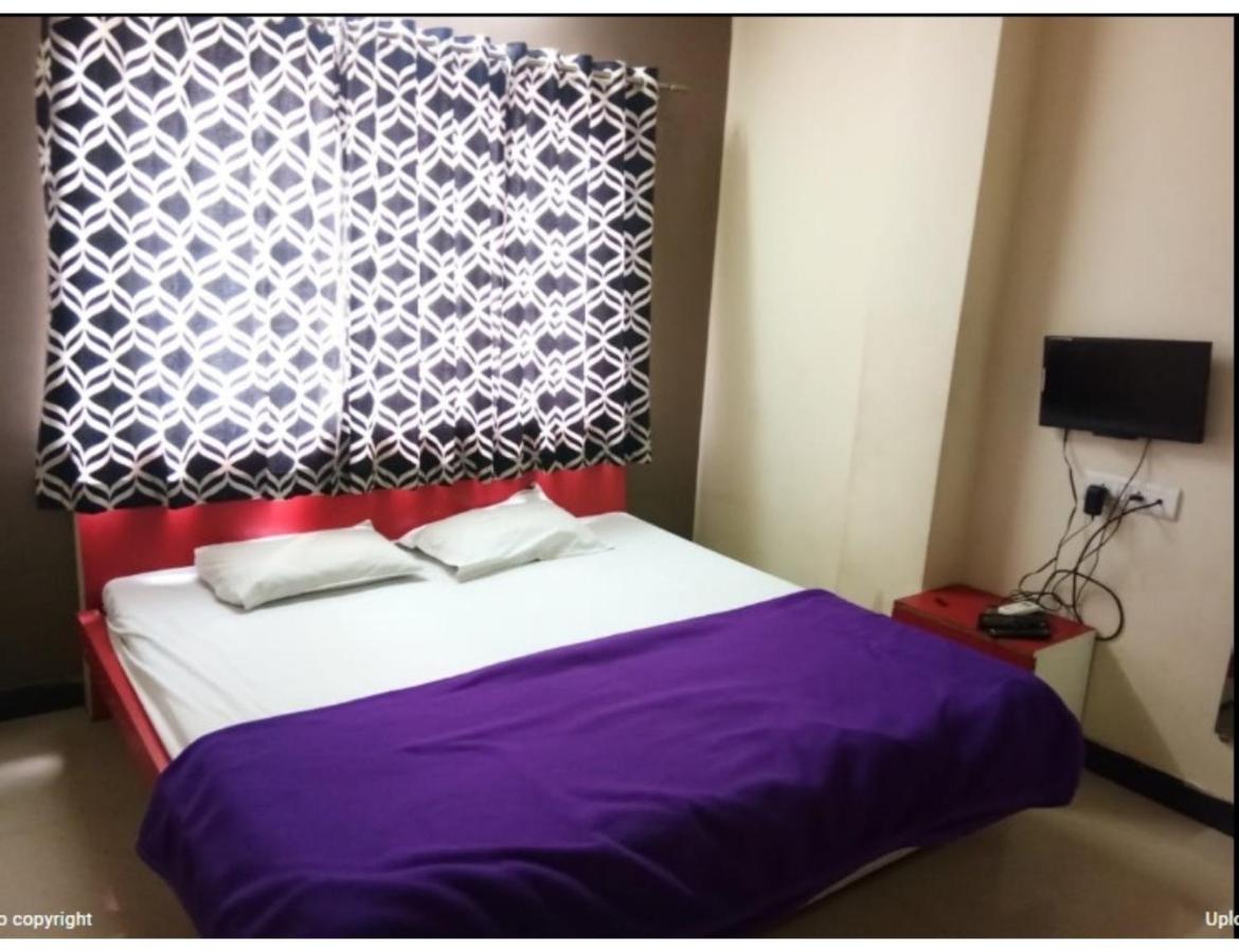Hotel Adarsh, Ujjain Zewnętrze zdjęcie