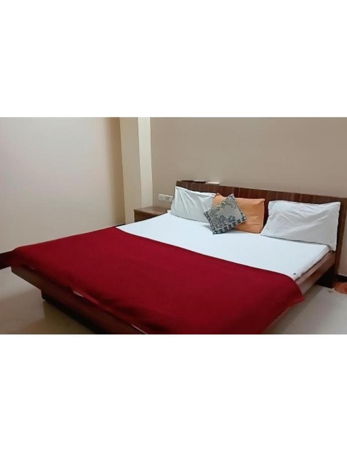 Hotel Adarsh, Ujjain Zewnętrze zdjęcie