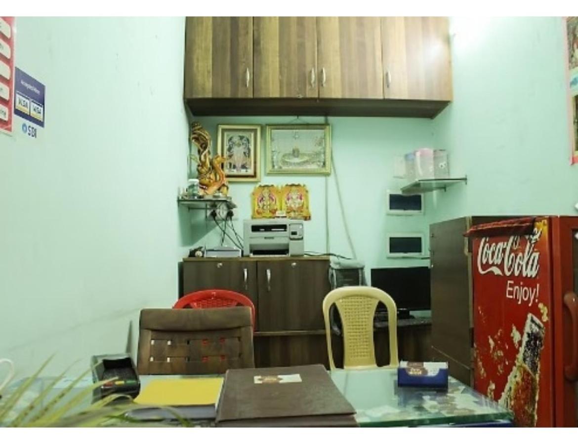 Hotel Adarsh, Ujjain Zewnętrze zdjęcie