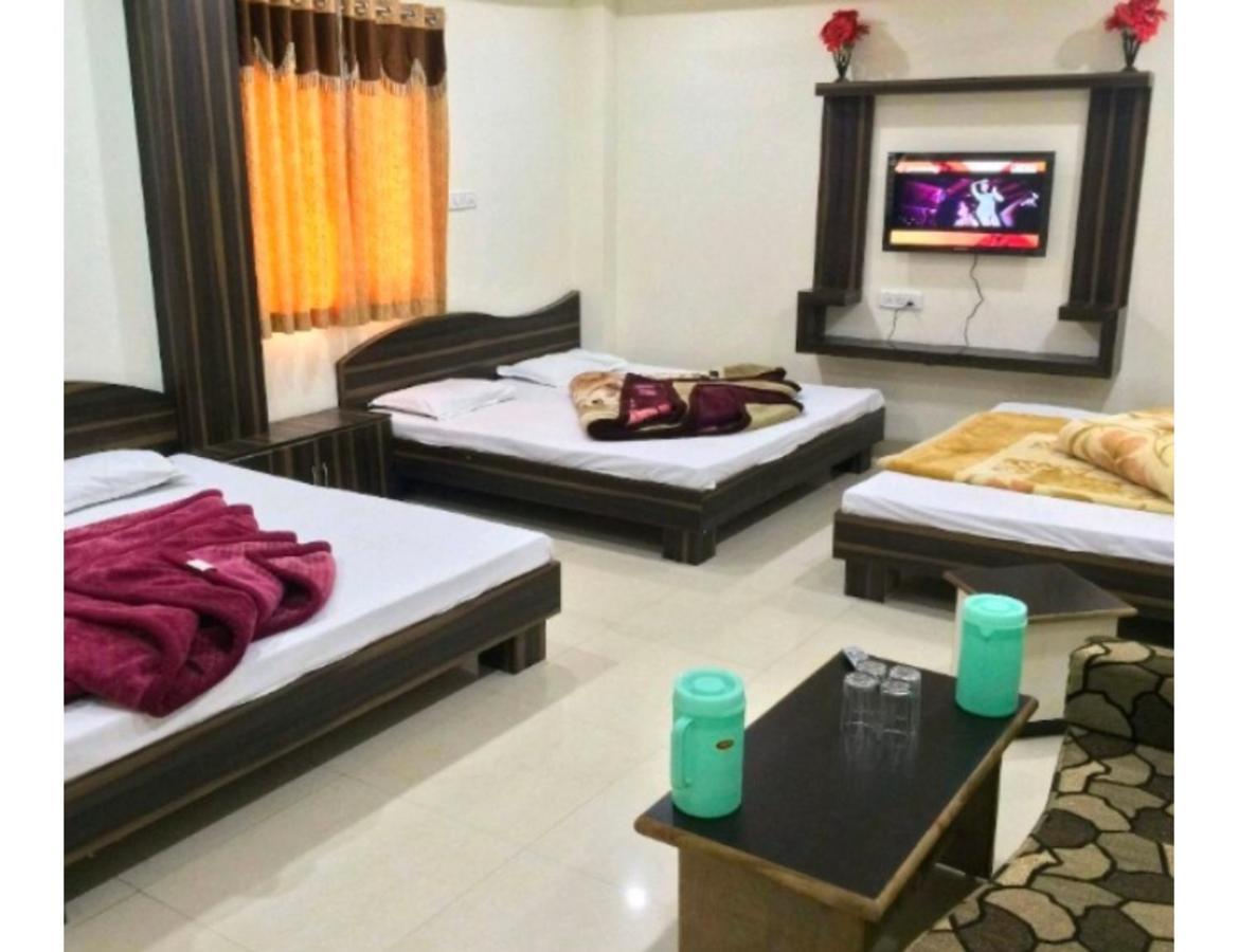 Hotel Adarsh, Ujjain Zewnętrze zdjęcie