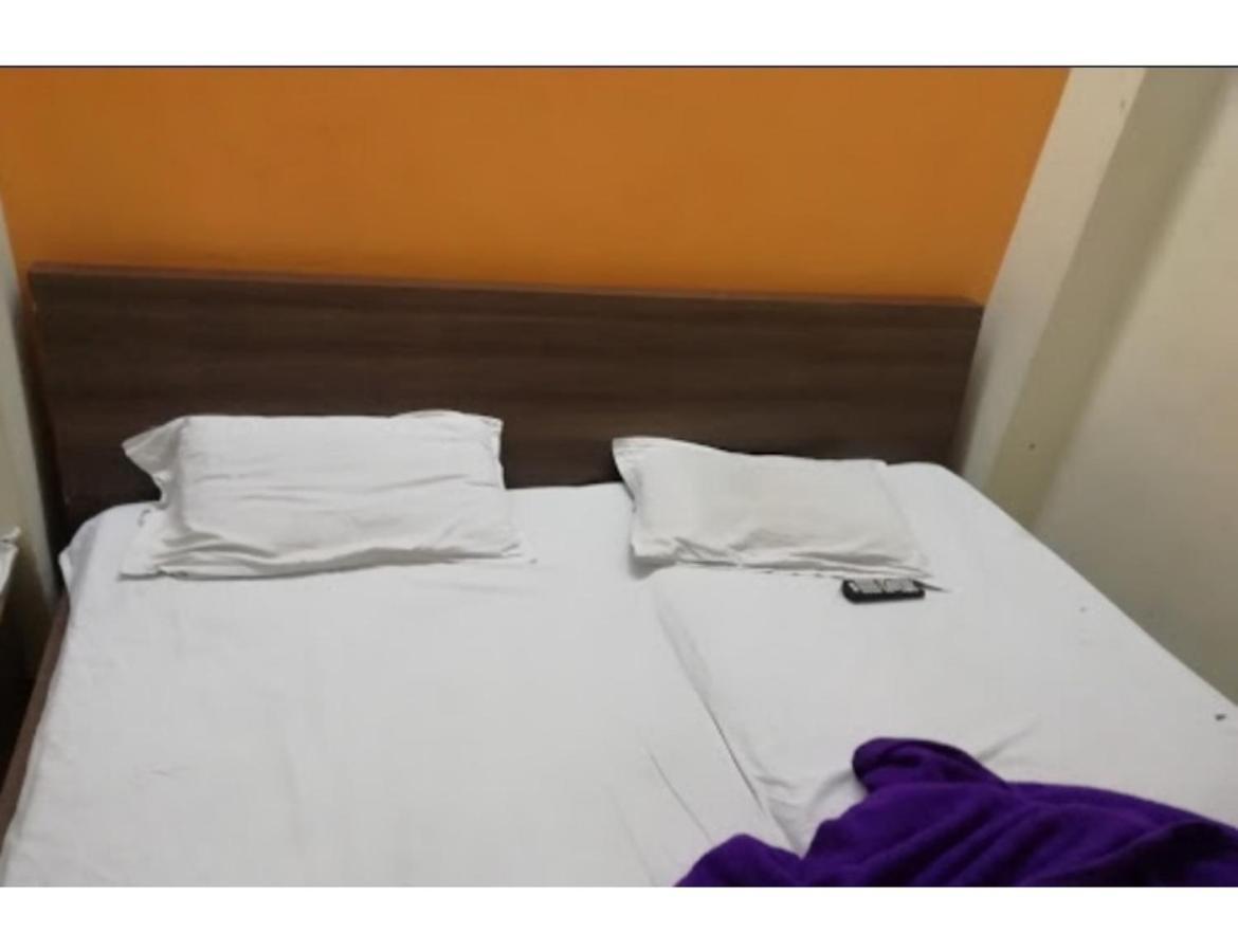 Hotel Adarsh, Ujjain Zewnętrze zdjęcie